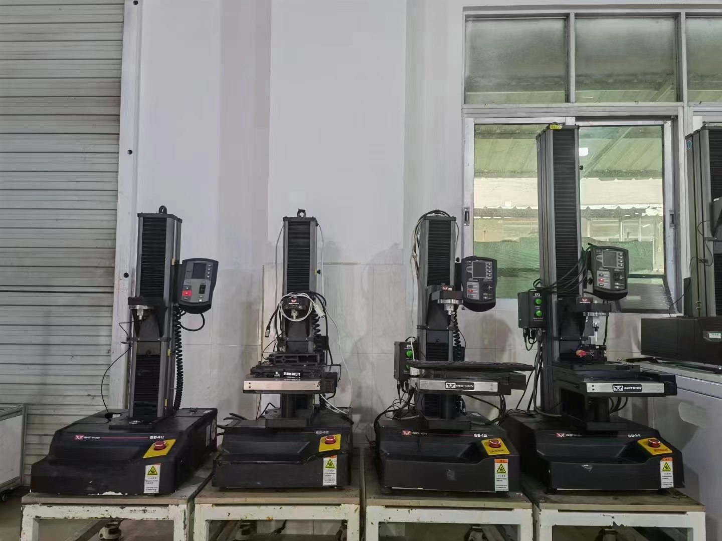 Instron 5944